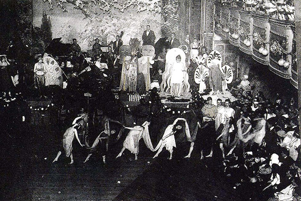 Monochrome, crowd of people in a ballroom presenting a dance